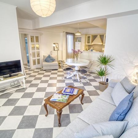 Stylish, Cozy 2-Bdr Flat In Andros Town By Explore Andros Eksteriør billede
