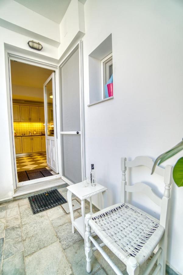 Stylish, Cozy 2-Bdr Flat In Andros Town By Explore Andros Eksteriør billede